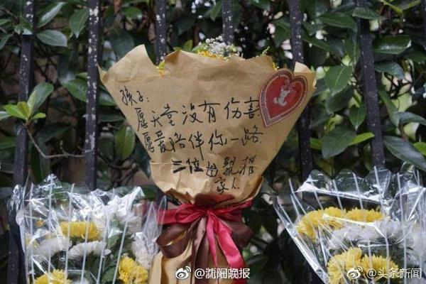 记者： 那不勒斯800万＋200万报价米雷蒂，尤文拒绝&要至少1500万